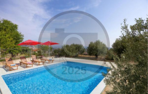 5 Bedroom Lovely Home In Kucine